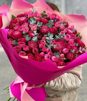 Пионовидные розы в букете "Орион"